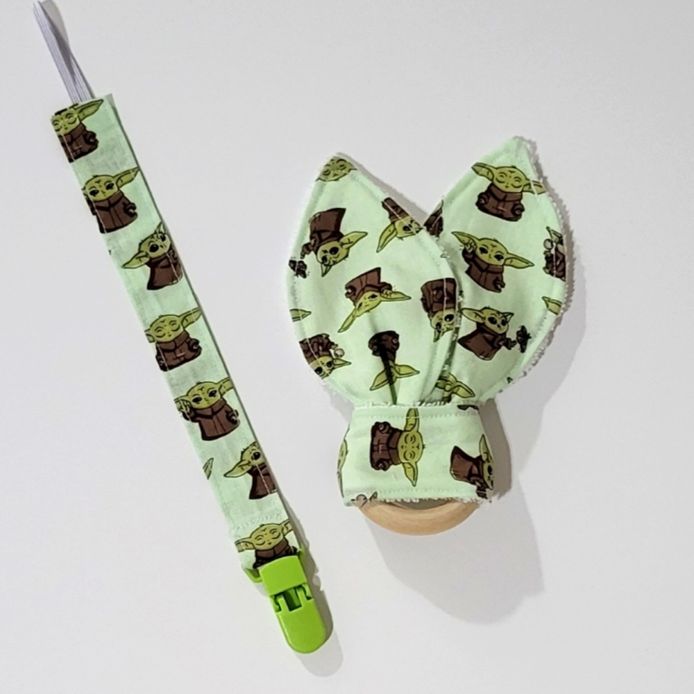 Star Wars Baby Yoda Pacifier Clip and Teething Ring Set